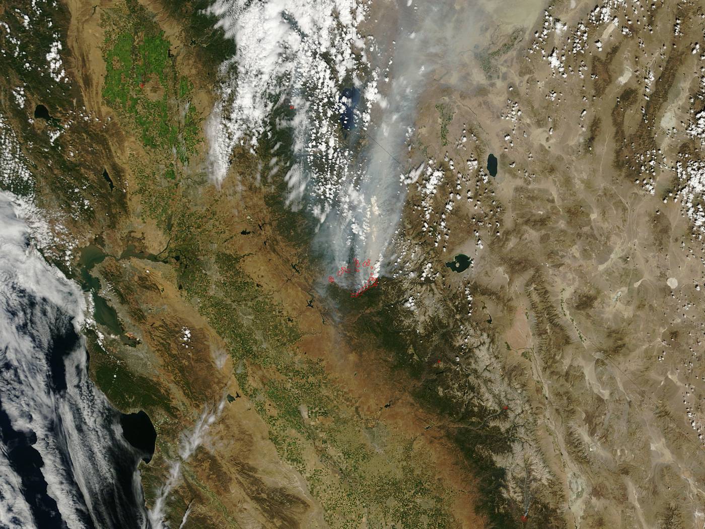Satellite view of the Rim Fire smoke plume in California, August 2013.